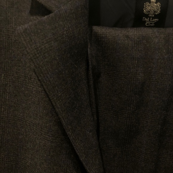 Nice new suit - Picture 4 of 5